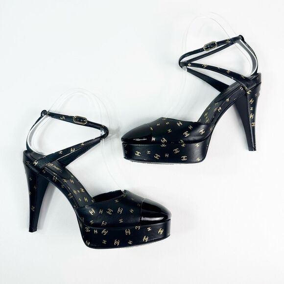 CHANEL 2023 All Over Interlocking CC Logo Black Heels Size 38 Platform Cap Toe - Picture 4 of 16